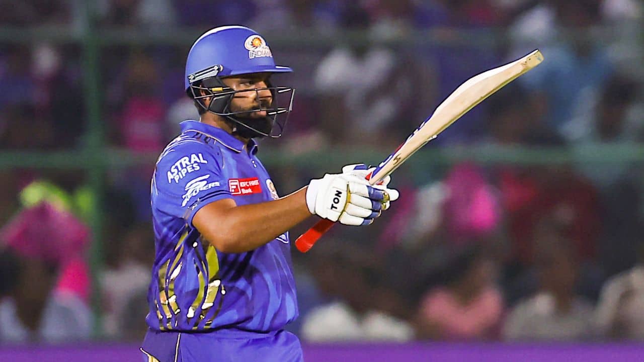 Rohit Sharma: রোহিতকে প্রণাম... হিটম্যানের স্ত্রীকে গ্যালারিতে দেখে অবাক করা কাণ্ড ঘটালেন MI প্রাক্তনী