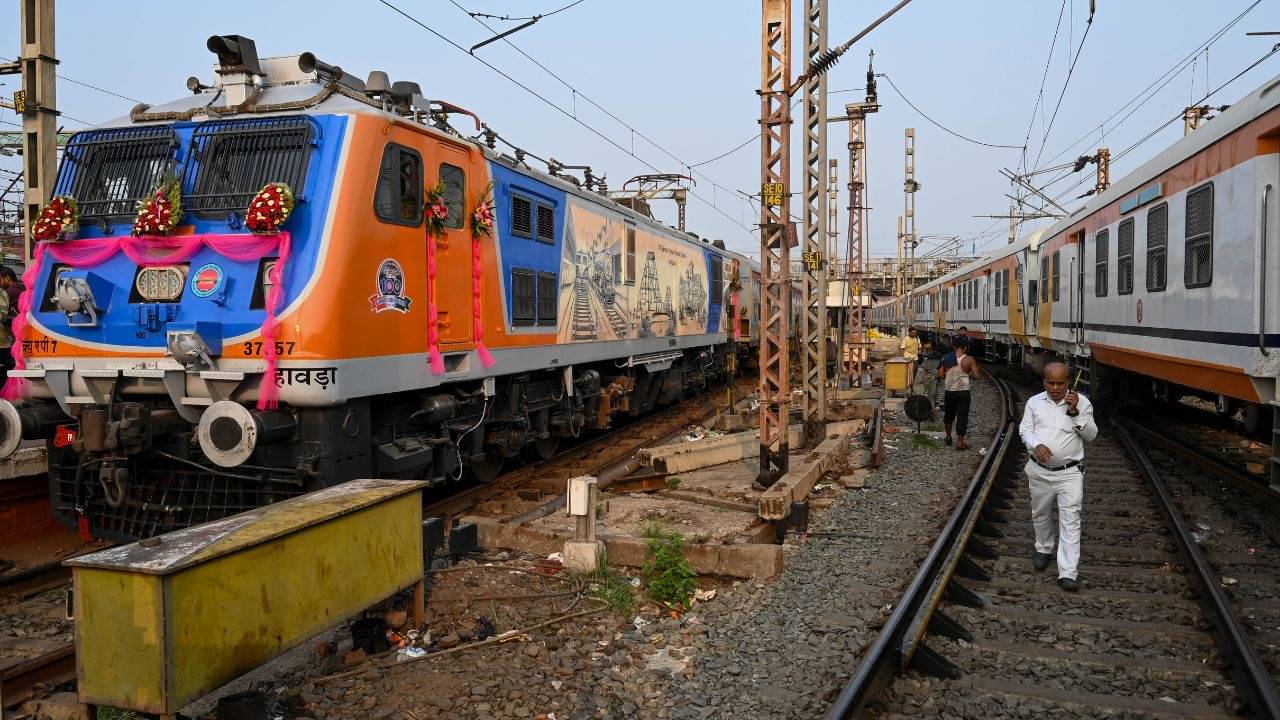 Rajdhani Express: রাজধানী এক্সপ্রেসকে লাইনচ্যুত করার চেষ্টা! পরপর দুটি ট্রেন উল্টে দেওয়ার টার্গেট নিয়েছিল দুষ্কৃতীরা