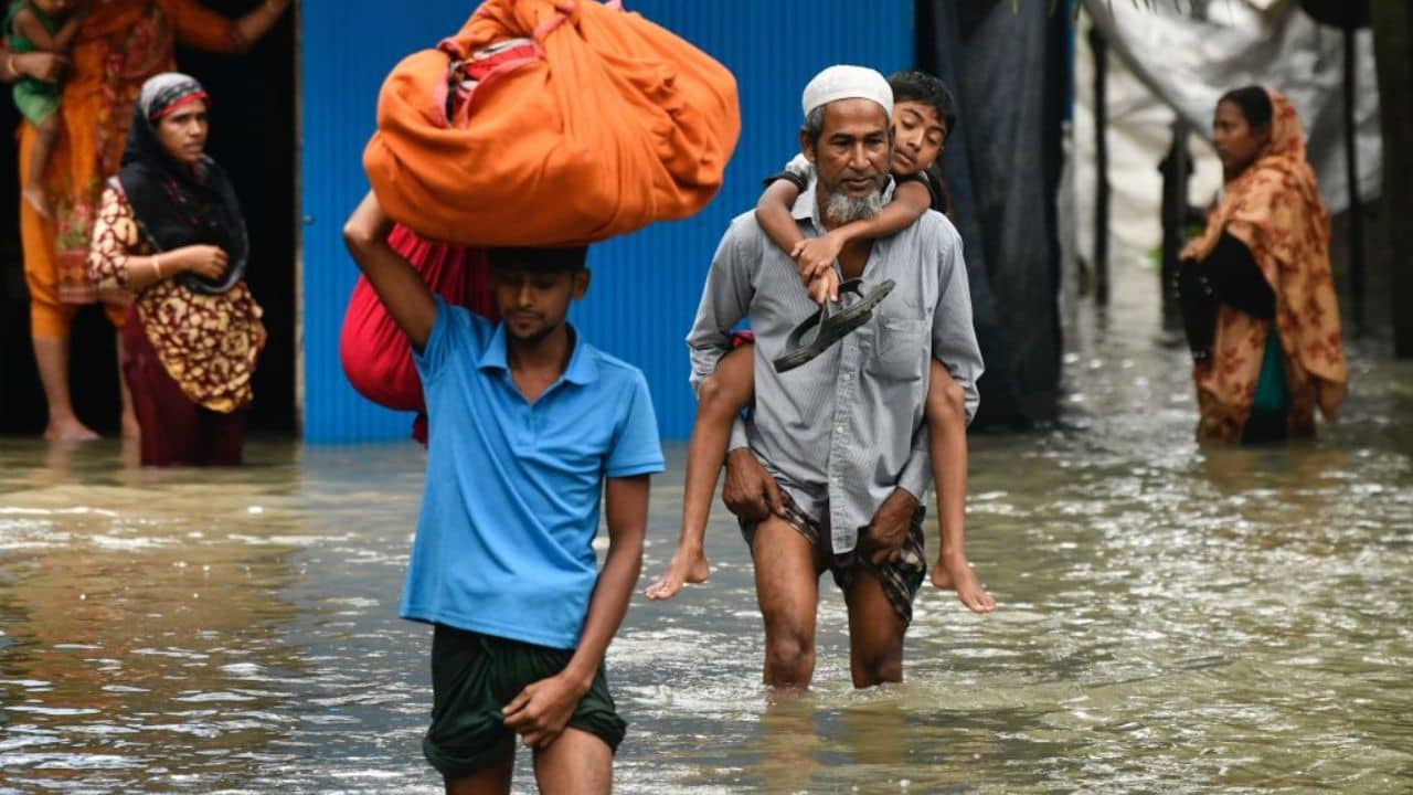 Weather Update Today: এক ঝটকায় ডুবে যেতে পারে বাংলাদেশ! ফুঁসছে ভারতের উত্তর