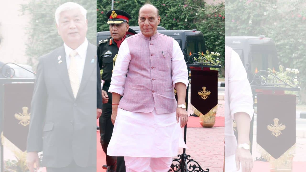 ভারত-পাক উত্তেজনার মধ্যেই ব্রহ্মস ক্ষেপণাস্ত্রের ইউনিটের উদ্বোধন, রাজনাথ বললেন, এটা একটা বার্তা...