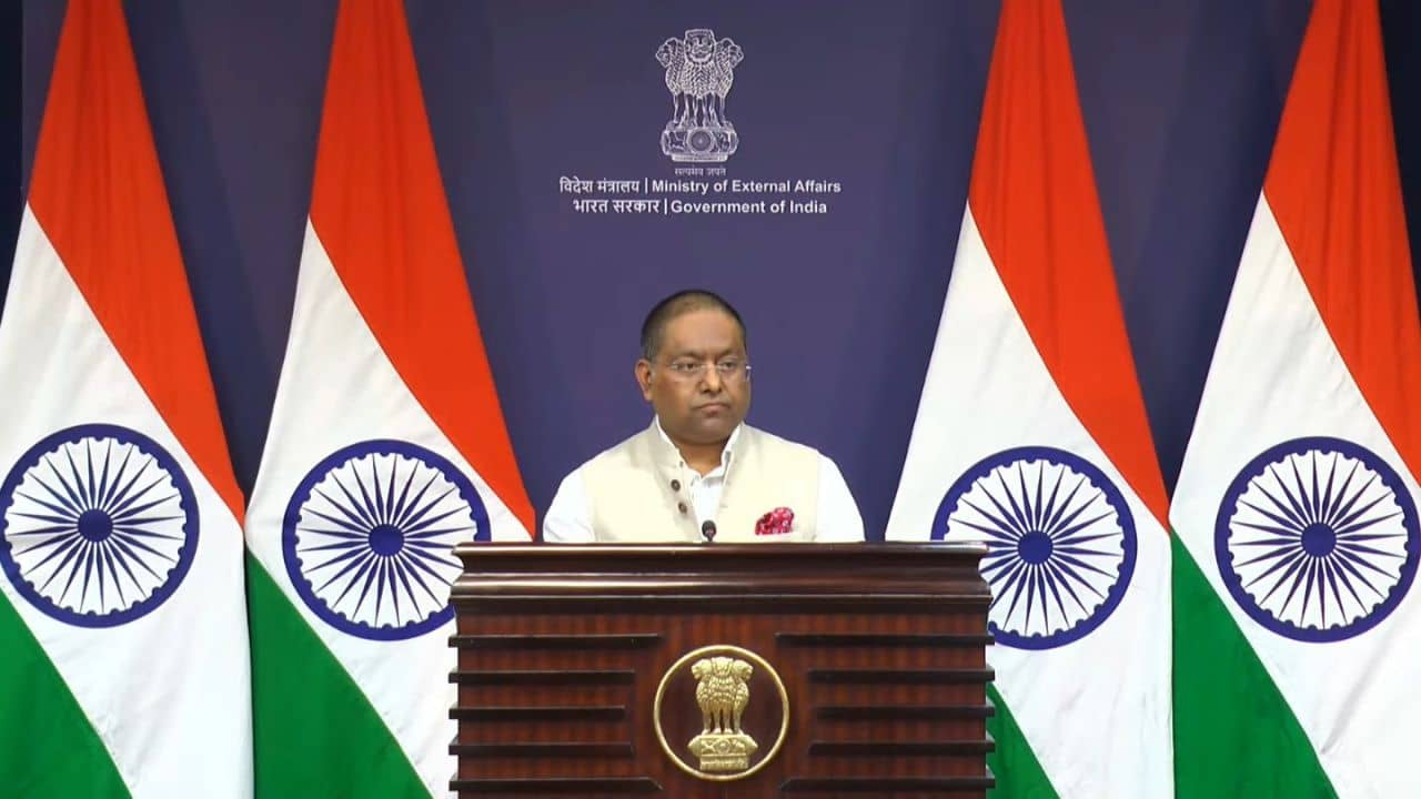 India Pakistan Tension: কাশ্মীর আভ্যন্তরীণ বিষয়, পাকিস্তানের সঙ্গে বুঝে নেব, কাকে বার্তা দিল বিদেশমন্ত্রক?