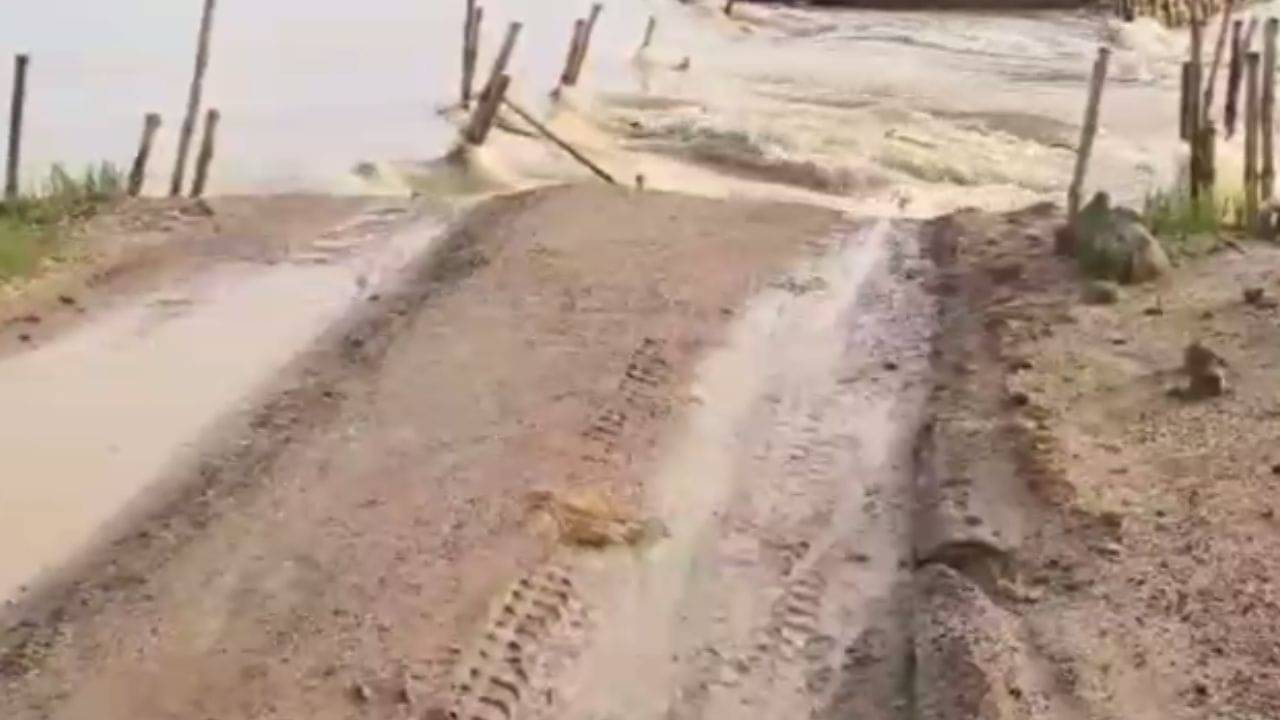 Bankura: সকালেও কাজে গিয়েছিলেন এখান থেকে, সন্ধ্যায় একটা আস্ত রাস্তা উধাও, এই বাংলারই ঘটনা