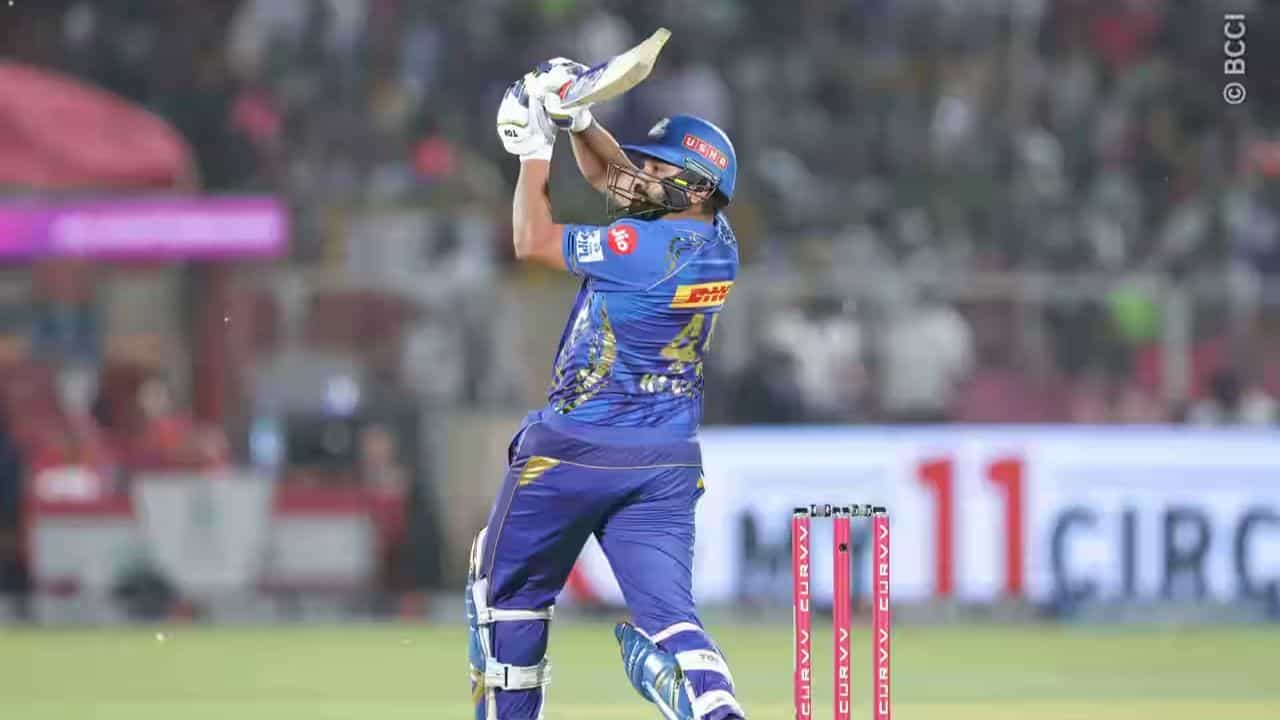 Rohit Sharma: ধোনি, রায়নাকে ছাপিয়ে নয়া রেকর্ড রোহিতের! সামনে শুধু কিং কোহলি Rohit Sharma: ধোনি, রায়নাকে ছাপিয়ে নয়া রেকর্ড রোহিতের! সামনে শুধু কিং কোহলি