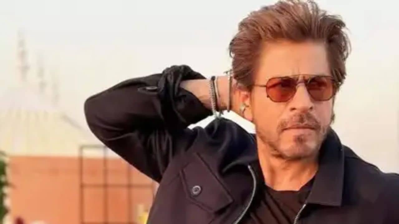 শাহরুখেরও নেই রেহাই, জানেন ছুটির দিনে বাড়ির কোন কাজগুলো সামলান কিং খান?