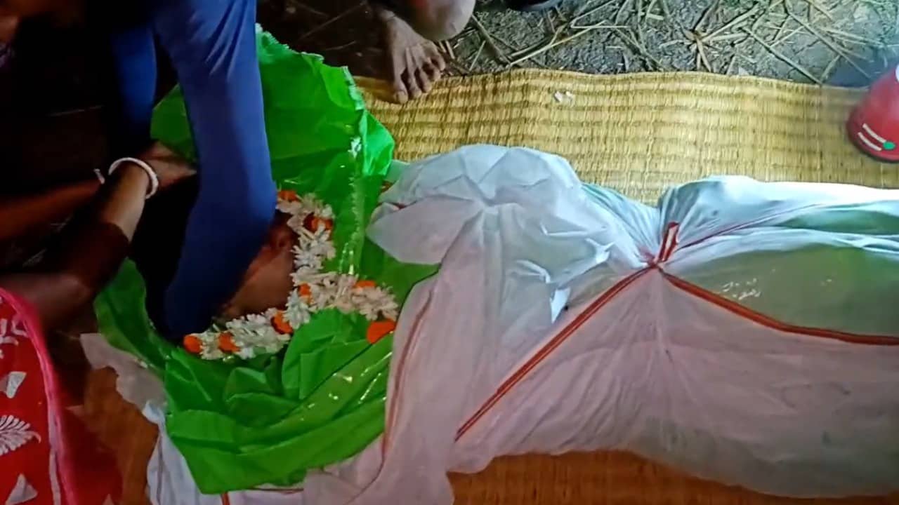 Medinipur: ‘আমি চাই ওরা যেন শাস্তি পায়’, প্রেমে ছ্যাঁকা থেকে ব্ল্যাকমেলিংয়ের অভিযোগ! ভিডিয়ো বার্তা দিয়ে আত্মহত্যা প্রেমিকের