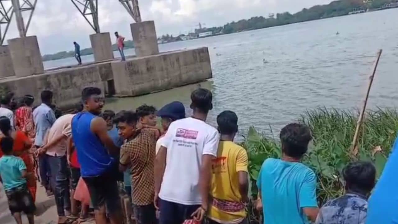 Serampore: গঙ্গায় নেমেছিল নিশা আর অঞ্জলি, তাদের ডুবতে দেখে ঝাঁপ দিল রোহন, তারপর...