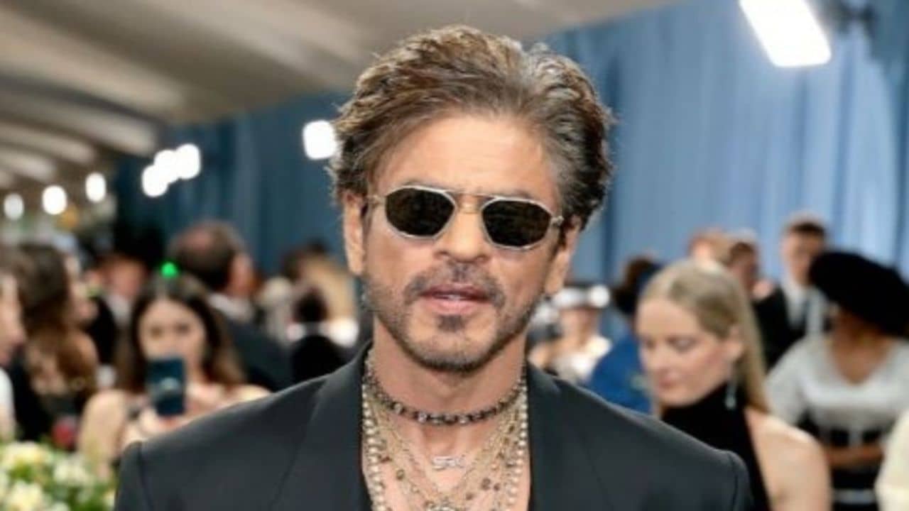 আপনি কে? মেট গালায় শাহরুখকে প্রশ্ন বিদেশি সাংবাদিকের! চরম সিদ্ধান্ত নিলেন বলিউডের কিং