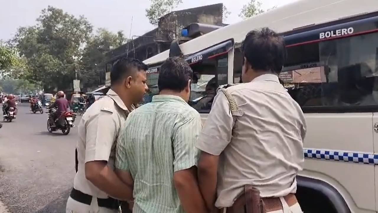 Share Market: শেয়ার বাজারে কোটি কোটি টাকা রেখে ডুবেছেন প্রচুর আমানতকারী, হুগলিতে জোর শোরগোল