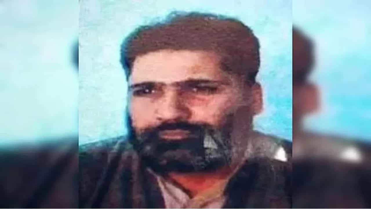 Sheikh Sajjad Gul: পহেলগাঁওয়ের মাস্টারমাইন্ড শেখ সাজ্জাদ, বেঙ্গালুরু থেকে MBA করে কীভাবে জঙ্গি হল জানুন Sheikh Sajjad Gul: পহেলগাঁওয়ের মাস্টারমাইন্ড শেখ সাজ্জাদ, বেঙ্গালুরু থেকে MBA করে কীভাবে জঙ্গি হল জানুন