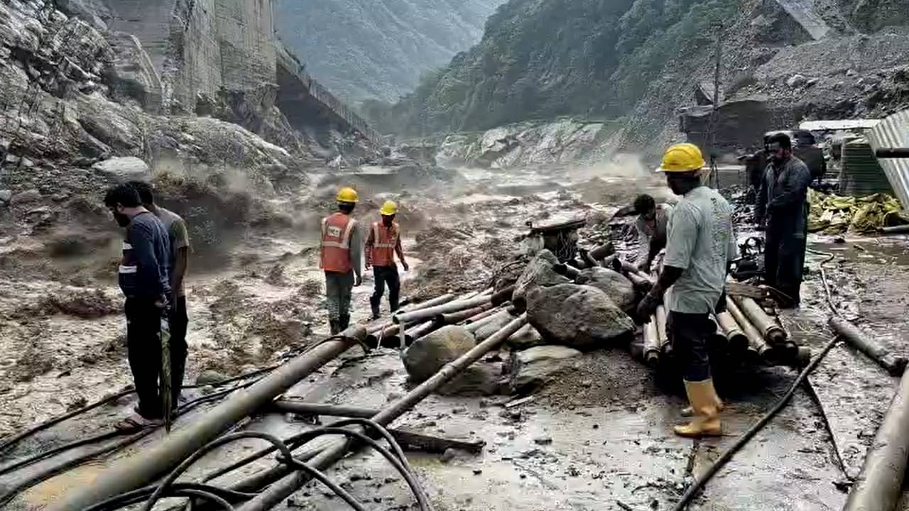 Rain in Bengal: ফুঁসছে তিস্তা, বিধ্বস্ত উত্তর সিকিম! প্রবল বর্ষণের পূর্বাভাস উত্তরের একের পর এক জেলায়, কেমন থাকবে দক্ষিণবঙ্গ