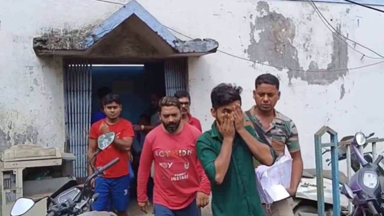 Sonarpur: চাকরি দেওয়ার নামে প্রতারণার অভিযোগ, গ্রেফতার ২