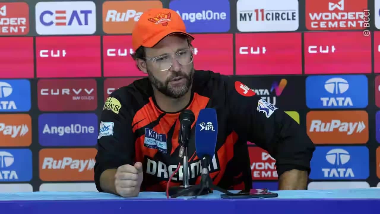 IPL 2025, SRH: প্লে-অফের দৌড় থেকে আউট, পাল্টি খেলেন হায়দরাবাদের হেড কোচ!