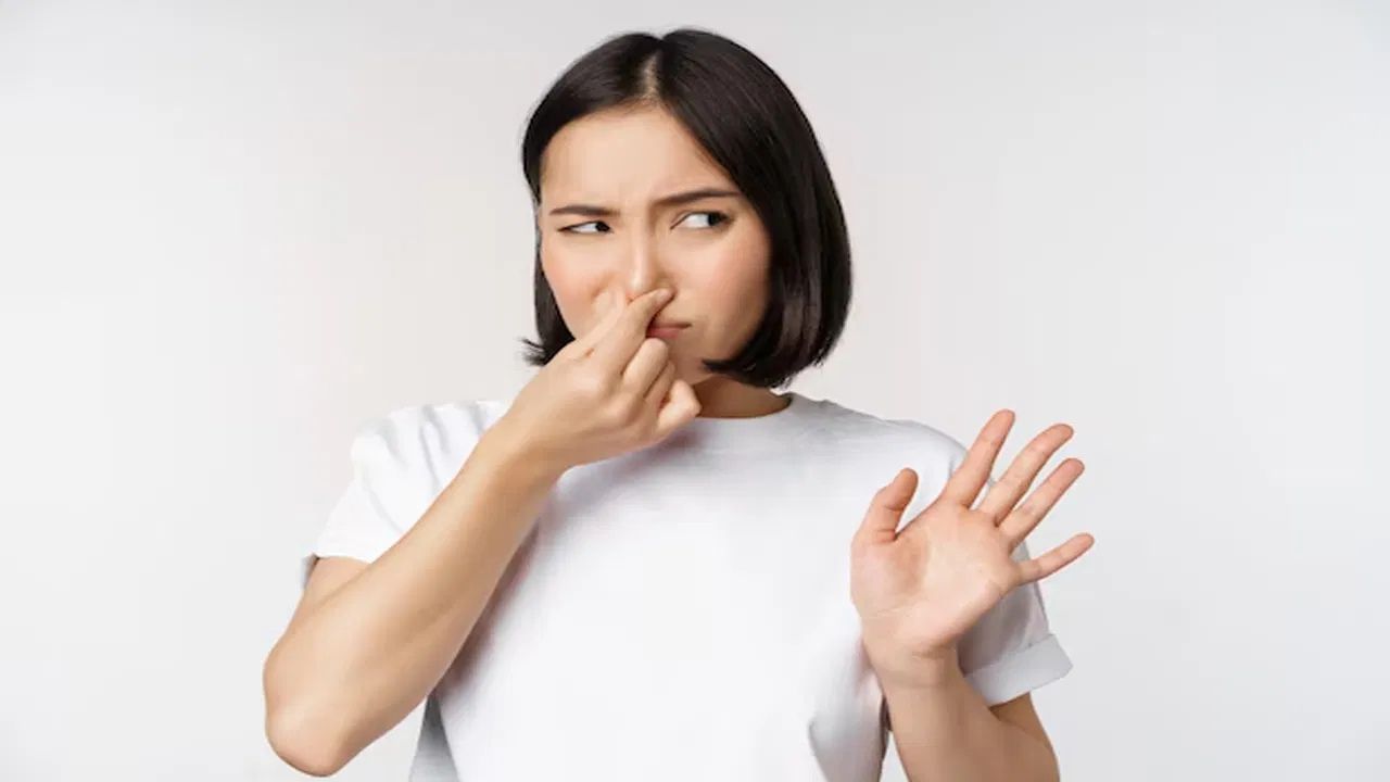 Sweat Smell: সঙ্গীর ঘামের গন্ধে টেকা দায়? এই কাজ করে দেখুন ৩ দিনে মিলব মুক্তি