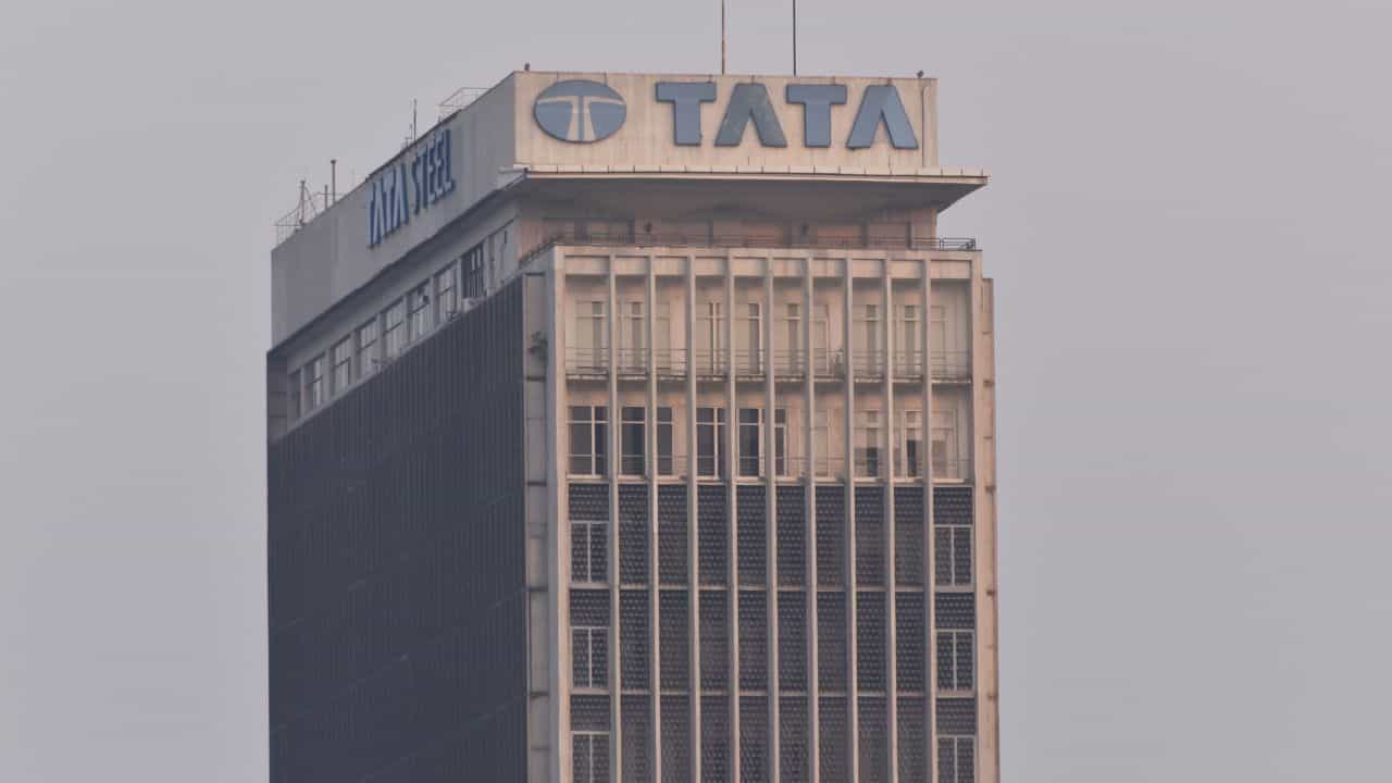 Tata Airbus: আরও এক রাজ্য পেল TATA-র কারখানা! হাত মেলাল ইউরোপীয় সংস্থা, এবার কী তৈরি হবে? Tata Airbus: আরও এক রাজ্য পেল TATA-র কারখানা! হাত মেলাল ইউরোপীয় সংস্থা, এবার কী তৈরি হবে?
