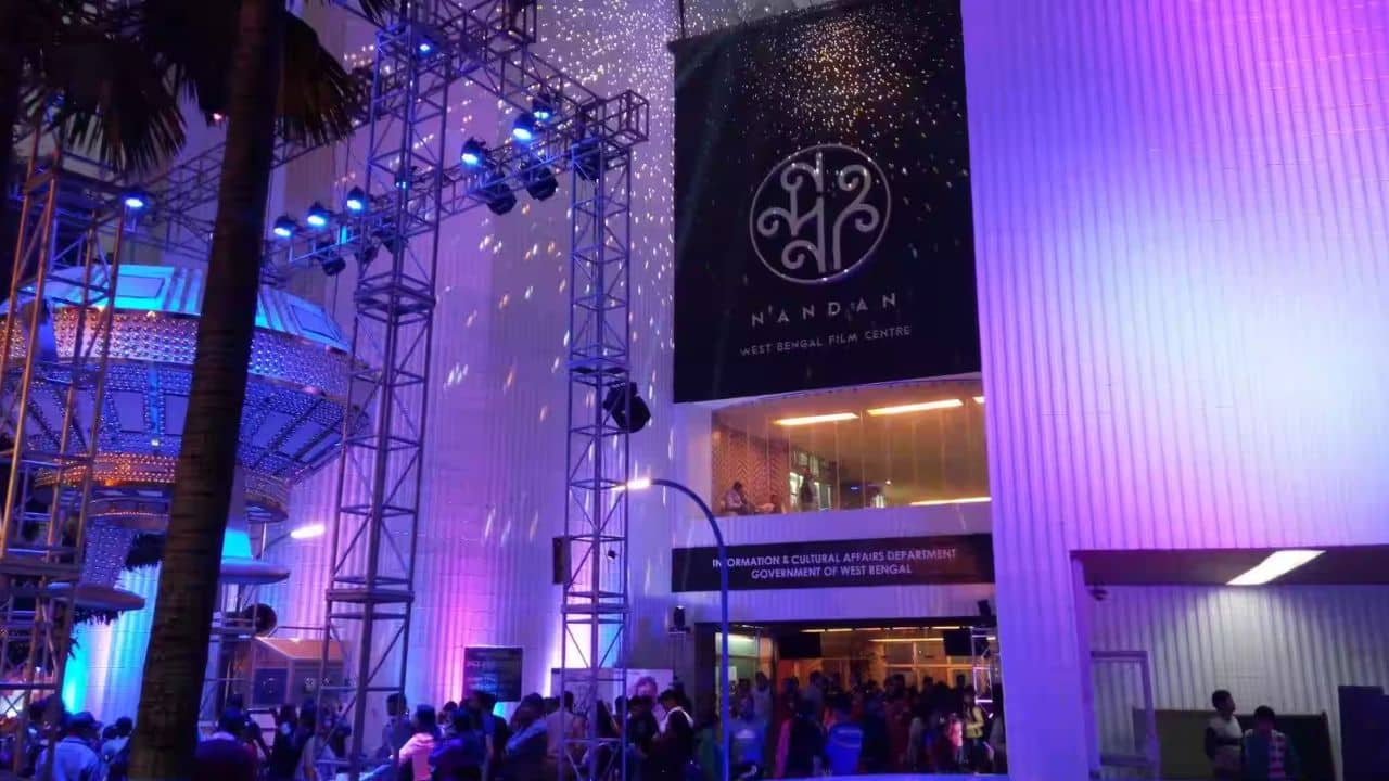 মিঠুনের ছবির জায়গা নেই নন্দন-এ ?