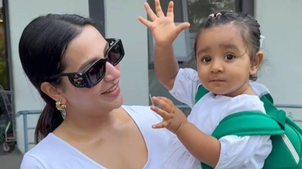 স্কুলে গেল ইয়ালিনি, মুহূর্ত ফ্রেমবন্দি করলেন রাজ-শুভশ্রী