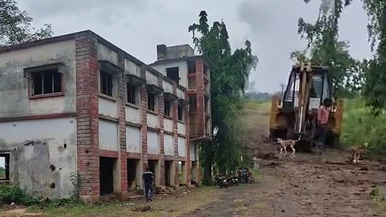 TMC: শিল্পের জমিতে প্রোমোটিং নয়, বুলডোজার আসতেই গর্জে উঠল তৃণমূল! বিজেপি বলছে…