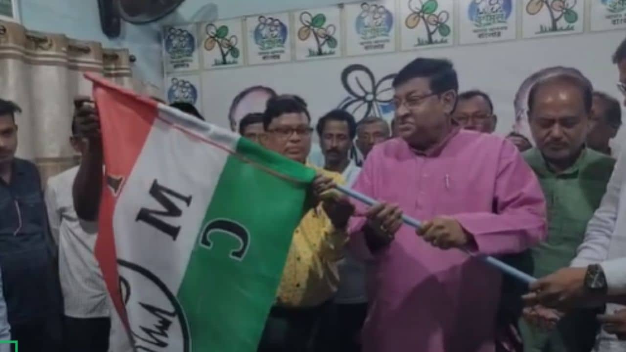 BJP to TMC: শুভেন্দুর জেলায় আবারও বড় ধাক্কা খেল BJP