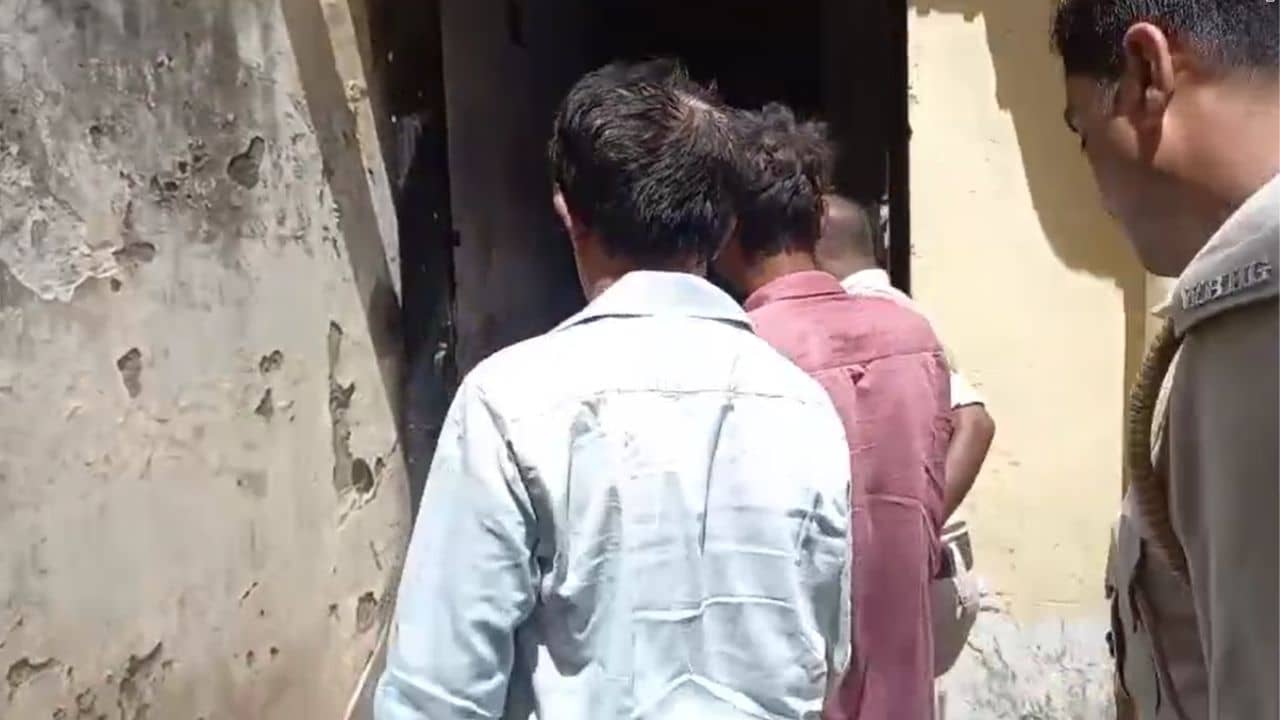 Physical Assault: পিরিয়ড বন্ধ হয়েছে আপনার?, বলেই মহিলার গোপনাঙ্গে হাত দেওয়ার অভিযোগ, TMC নেত্রীর স্বামীর কীর্তিতে ছি ছি করছেন লোকজন