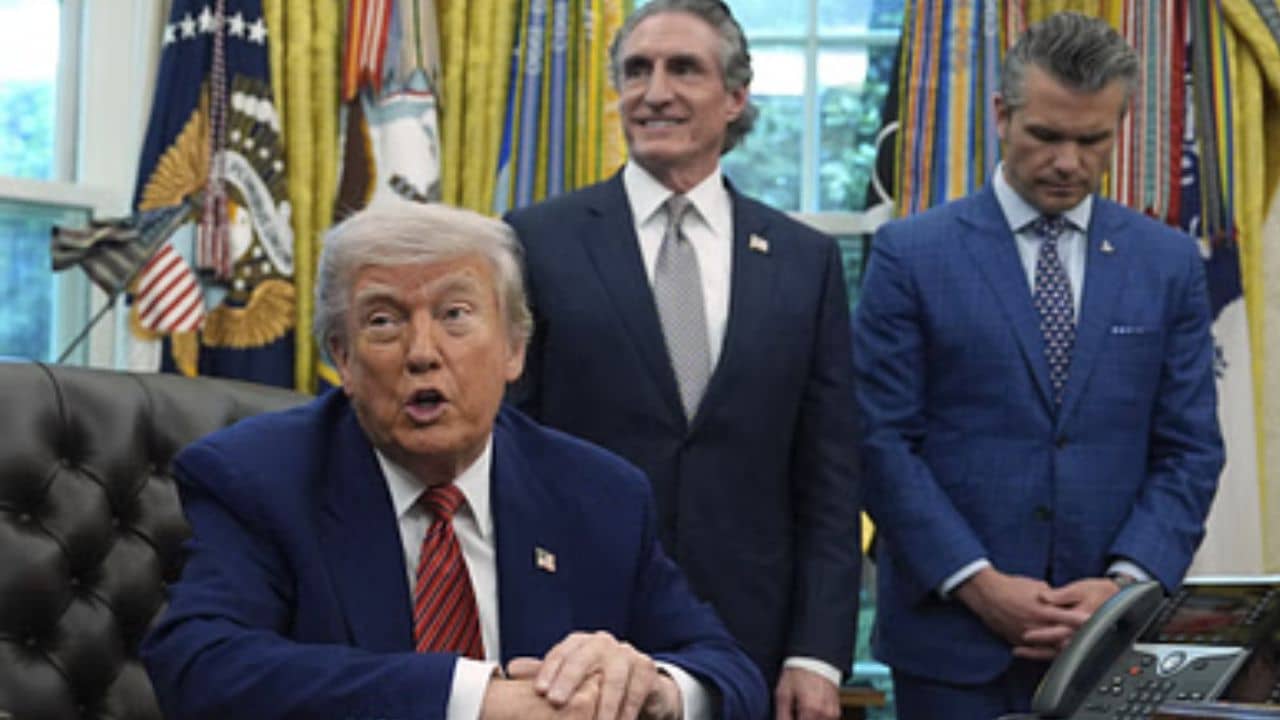 Donald Trump: আমেরিকায় পড়ার স্বপ্ন আর পূরণ হবে না পড়ুয়াদের? বড় সিদ্ধান্ত নিতে চলেছে ট্রাম্প প্রশাসন