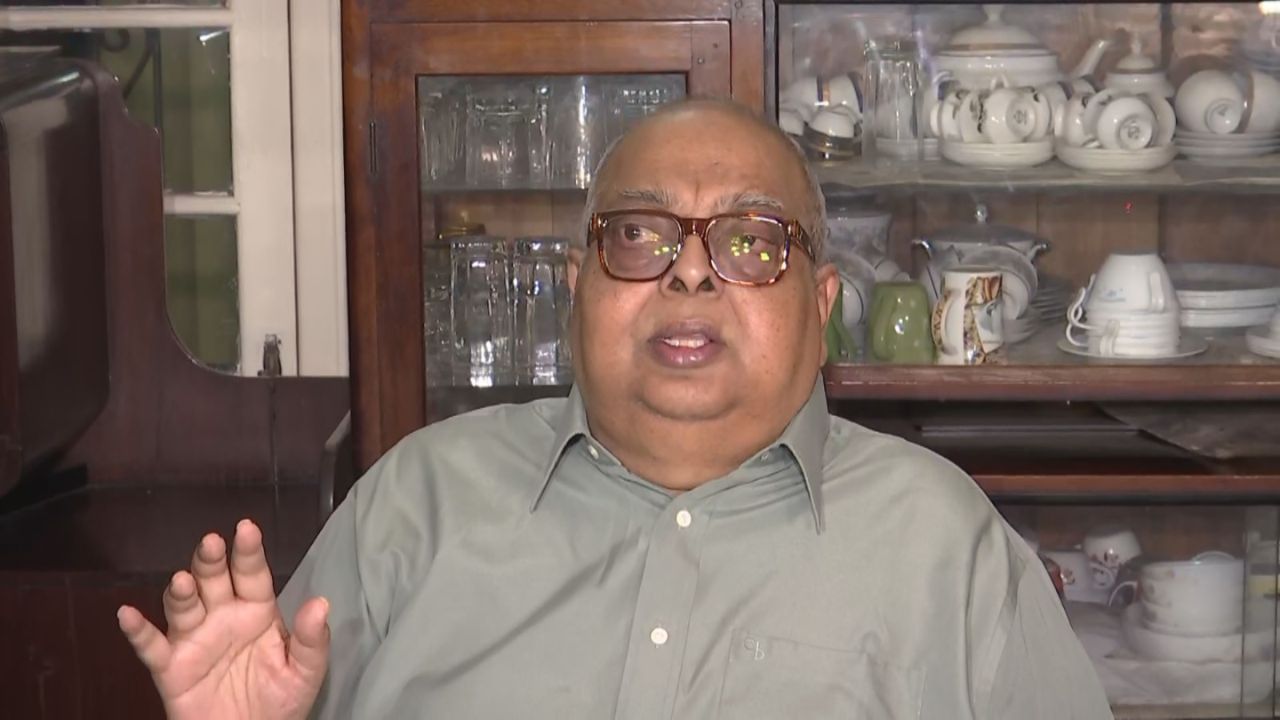 Tutu Bose: মিত্রবাড়ির পর বসুপরিবার... নাম না করে দেবাশিসকে বিঁধলেন টুটু