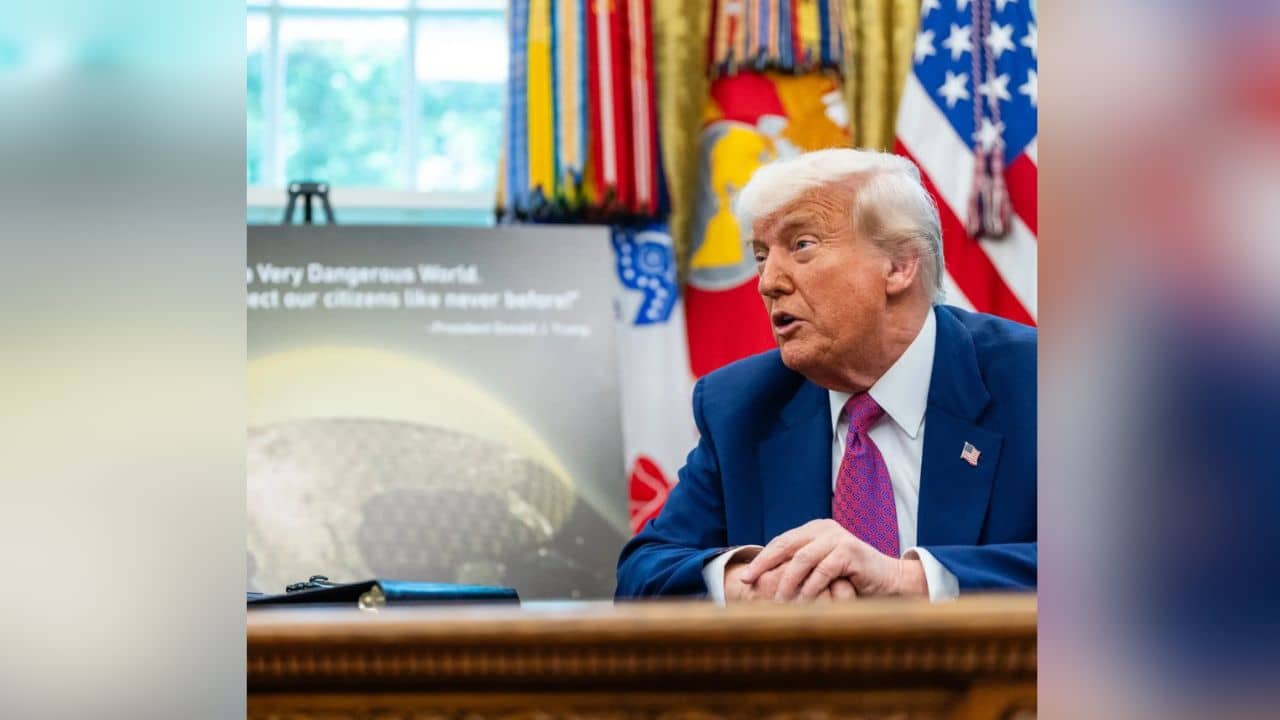 Golden Dome: চিন-রাশিয়ার সর্পদংশন থেকে বাঁচতে সোনার ঘর বানাচ্ছেন বিশ্বকর্মা ট্রাম্প!