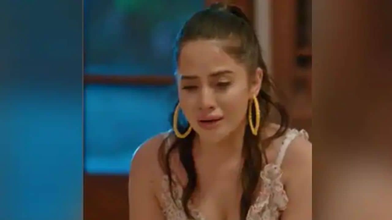 কান-এ যাওয়া হল না, ভিসা না পেয়ে ভেঙে পড়লেন উরফি