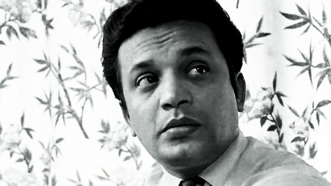 সিনেমায় আসার আগে দক্ষিণ কলকাতার এক স্কুলের শিক্ষক ছিলেন উত্তম, জানেন কোন বিষয় পড়াতেন? সিনেমায় আসার আগে দক্ষিণ কলকাতার এক স্কুলের শিক্ষক ছিলেন উত্তম, জানেন কোন বিষয় পড়াতেন?