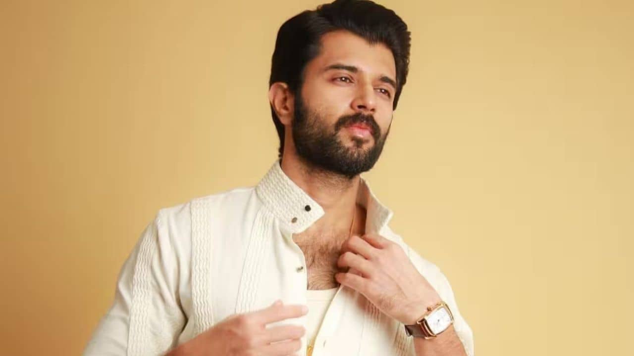 পহেলগাঁও হামলা নিয়ে মুখ খুলতেই FIR বিজয় দেবেরাকোন্ডার বিরুদ্ধে! বিপদ থেকে বাঁচতে কী করলেন সুপারস্টার?