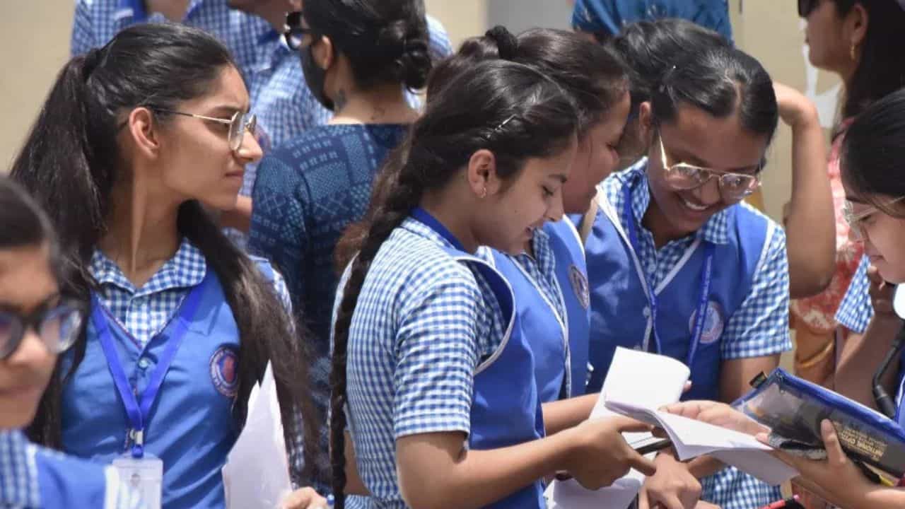 Madhyamik Exam Result Review And Scrutiny: মাধ্যমিকের ফল নিয়ে সন্তুষ্ট নন? রিভিউ বা স্ক্রুটিনির আবেদন করবেন কী ভাবে? Madhyamik Exam Result Review And Scrutiny: মাধ্যমিকের ফল নিয়ে সন্তুষ্ট নন? রিভিউ বা স্ক্রুটিনির আবেদন করবেন কী ভাবে?