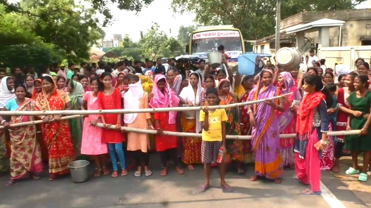 Water Crisis: কল আছে জল নেই! অন্য কাজ তো দূরের কথা, খাব কী? প্রতিবাদে চরম সিদ্ধান্ত গ্রামবাসীদের