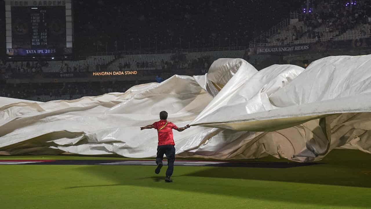 Weather Update: ঘূর্ণাবর্ত-নিম্নচাপ ভাই-ভাই! যত কাণ্ড বাংলাদেশ-ওড়িশার আকাশে, কিন্তু কেন এত বৃষ্টি বাংলায়? Weather Update: ঘূর্ণাবর্ত-নিম্নচাপ ভাই-ভাই! যত কাণ্ড বাংলাদেশ-ওড়িশার আকাশে, কিন্তু কেন এত বৃষ্টি বাংলায়?
