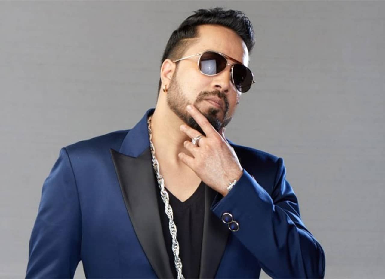 মিকা সিং এর নিরানব্বইটা বাড়ি, কে থাকে সেখানে?