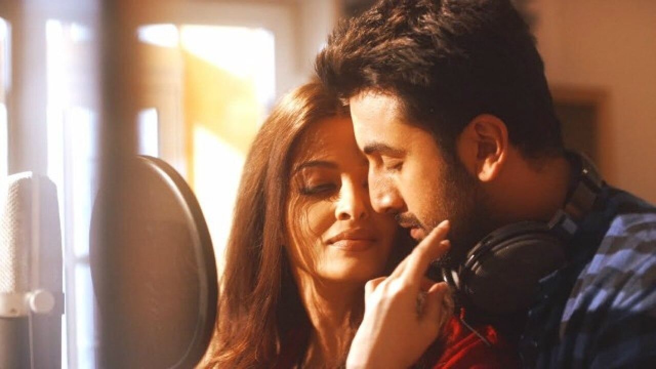 ঠোঁট স্পর্শ..., রণবীরের ওপর কোন শর্ত চাপান ঐশ্বর্য? ঠোঁট স্পর্শ..., রণবীরের ওপর কোন শর্ত চাপান ঐশ্বর্য?