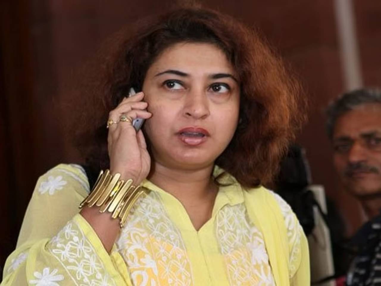 গাড়িতে তাপস আর রঞ্জিতদার সঙ্গে ফলতা শ্যুটে যাওয়ার সময় ... কী হয়েছিল জানালেন শতাব্দী রায়