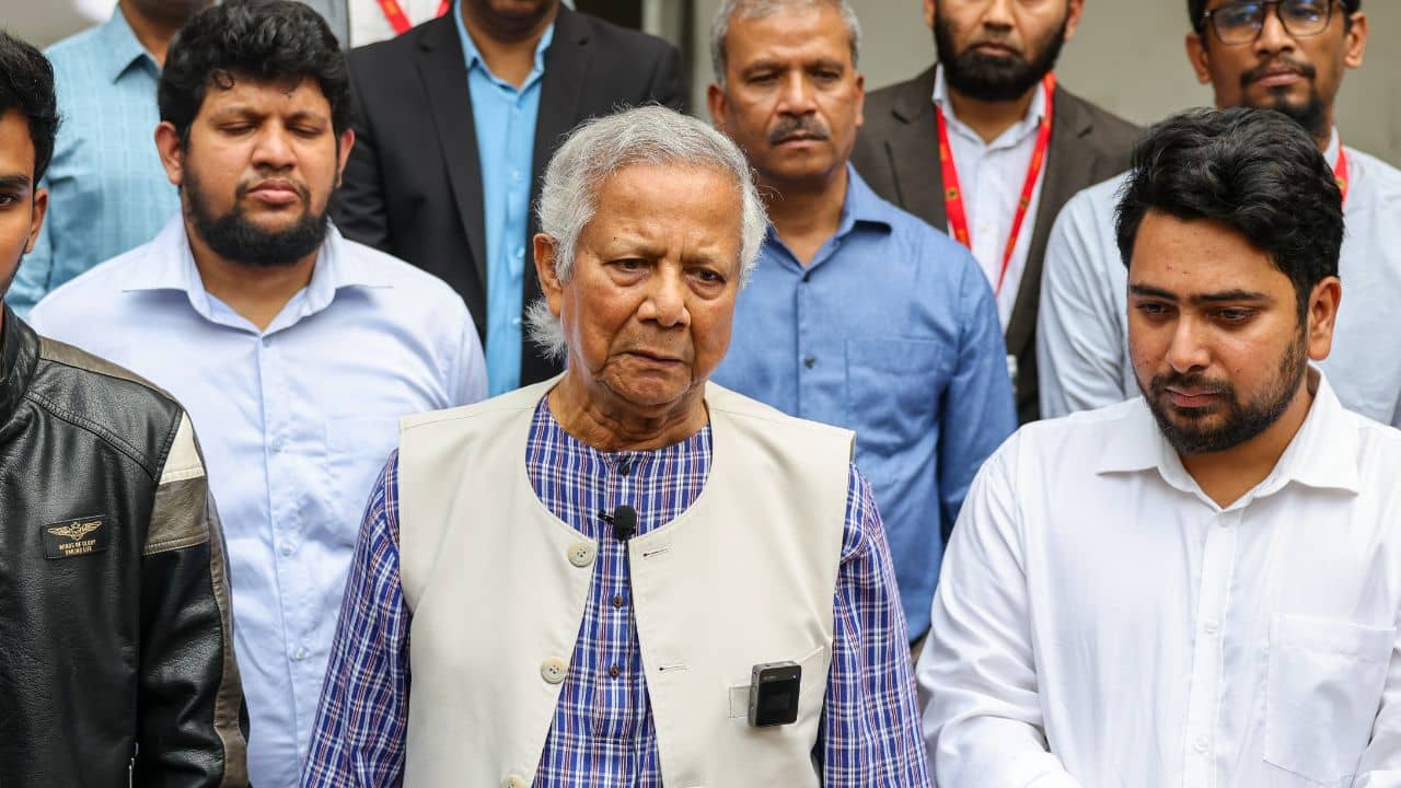 Muhammad Yunus: মহা সঙ্কটে ইউনূস, এগোলেও বিপদ, পিছলেও...নিজ মুখে স্বীকার করলেন সবটা
