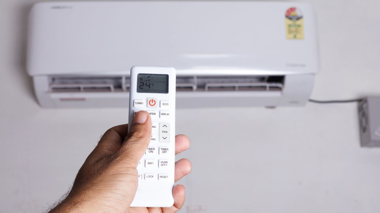 Solar Air Conditioner: এসির বিল হবে 'শূন্য'! বিনামূল্যে ঠান্ডা হাওয়া 'খেতে' এই একটা ট্রিকই যথেষ্ট Solar Air Conditioner: এসির বিল হবে 'শূন্য'! বিনামূল্যে ঠান্ডা হাওয়া 'খেতে' এই একটা ট্রিকই যথেষ্ট