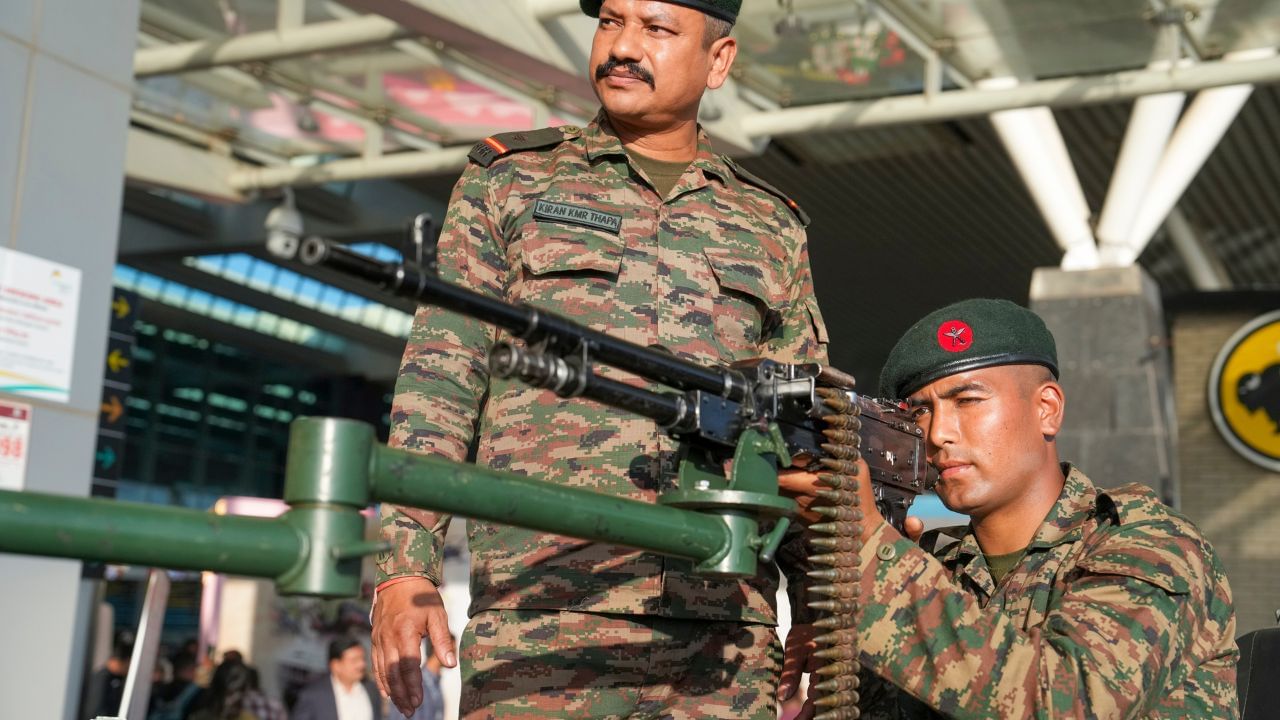 India Defence Budget: সেনা রেখেছে সিঁদুরের মর্যাদা, দেশের প্রতিরক্ষায় বাড়তি টাকা বরাদ্দ করতে পারে কেন্দ্র India Defence Budget: সেনা রেখেছে সিঁদুরের মর্যাদা, দেশের প্রতিরক্ষায় বাড়তি টাকা বরাদ্দ করতে পারে কেন্দ্র
