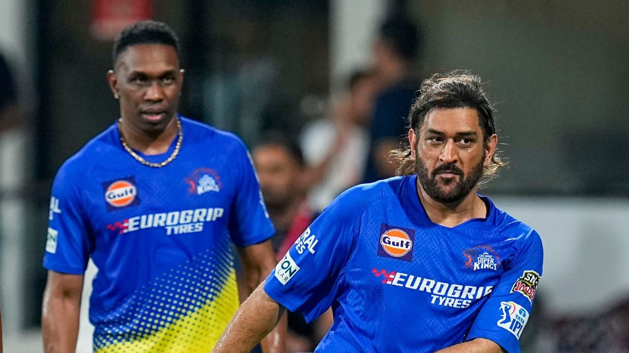 ইয়েলো আর্মির হয়ে ডোয়েন ব্র্যাভোর ঝুলিতে ছিল আইপিএলে ১৪০টি উইকেট। এ বার সেখানেই তাঁকে ছাপিয়ে গেলেন রবীন্দ্র জাডেজা।