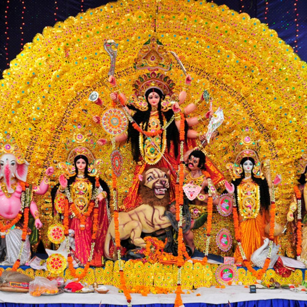 প্রতিদিন ১০৮ বার দুর্গা মন্ত্র জপ করলে ভাগ্যের চাকা করে। জেনে নিন দুর্গা মন্ত্র - "দেহি সৌভাগ্যম আরোগ্যম দেহি মে পরামম সুখাম কুপম দেহি জায়াম দেহি, যশো দেহি দ্বিষোজাহী।" (Pic- Getty Images)