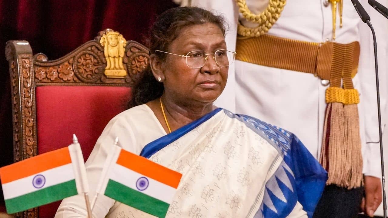 President to Supreme Court: কীভাবে সময় ধার্য করে দিতে পারেন?, এবার সুপ্রিম কোর্টকেই পাল্টা প্রশ্ন রাষ্ট্রপতি মুর্মুর