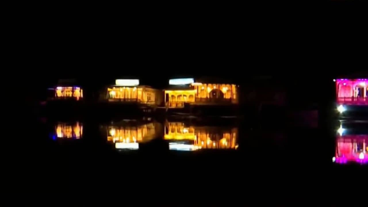 India Pakistan Tensions: ঝলমলে ডাল লেক! এখনও ব্ল্যাকআউট পঞ্জাব-রাজস্থানে, কতটা ছন্দে ফিরল তিন সীমানা?