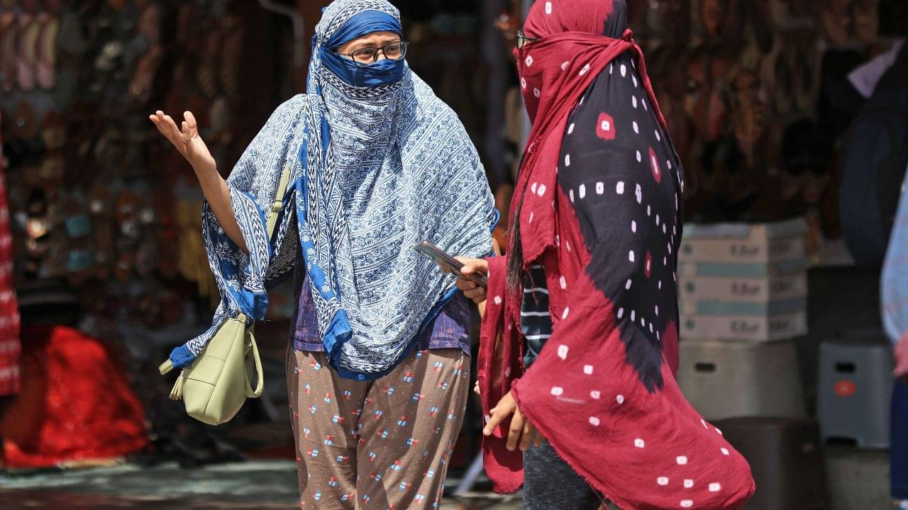 Weather Update Today: বৃষ্টি নয়, ভিজতে হবে ঘামে! এবার ভ্যাপসা গরমে জ্বরে পড়বে কলকাতা