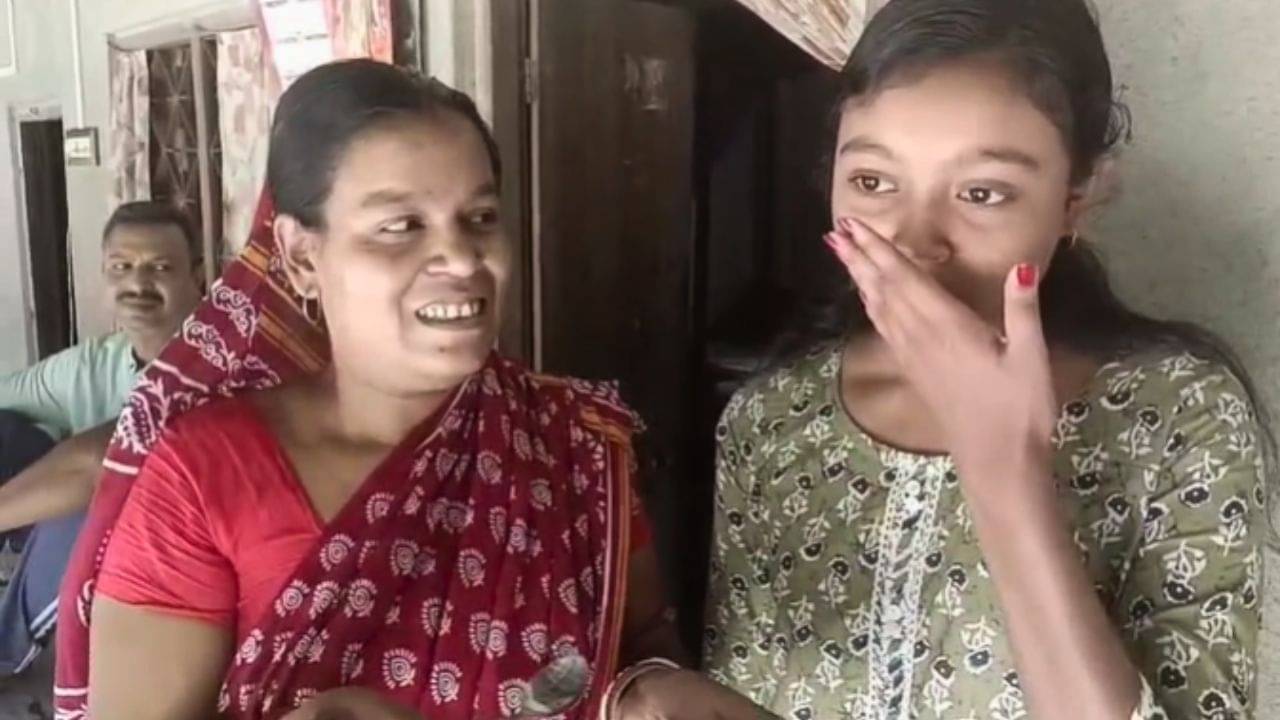 WB Madhyamik Result: দিনমজুর বাবা, অনটনের সংসারে নতুন ভোর হয়ে এল রিম্পার মাধ্যমিকের নম্বর