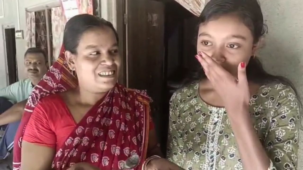 WB Madhyamik Result: দিনমজুর বাবা, অনটনের সংসারে 'নতুন ভোর' হয়ে এল রিম্পার মাধ্যমিকের নম্বর WB Madhyamik Result: দিনমজুর বাবা, অনটনের সংসারে 'নতুন ভোর' হয়ে এল রিম্পার মাধ্যমিকের নম্বর