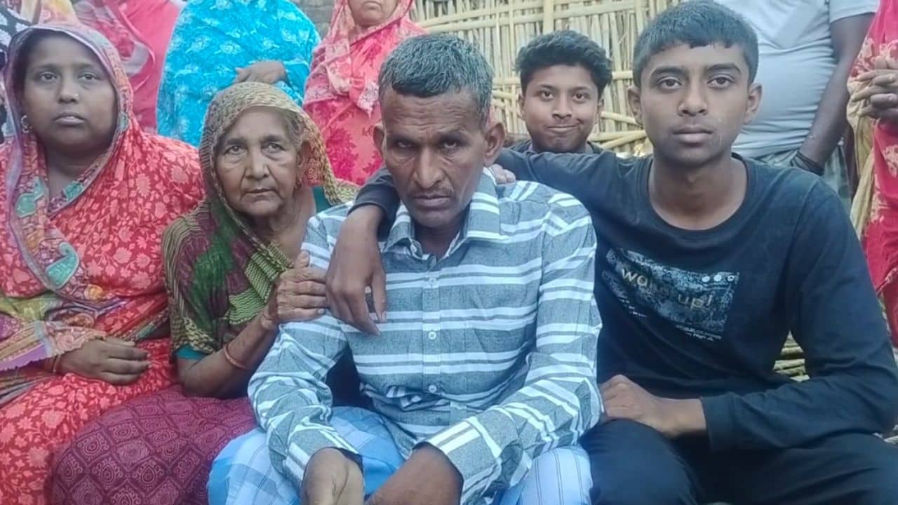 Malda News: যে টাওয়ারের কাজে গিয়ে নিখোঁজ হয়েছিলেন, সেই টাওয়ারই ১৫ বছর পর ফিরিয়ে দিল বাংলার পরিযায়ী শ্রমিক মোস্তাফাকে
