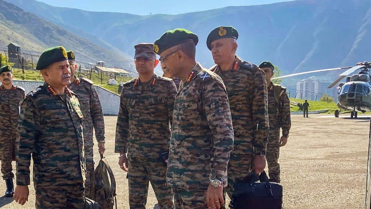 India-Pakistan DGMO Meeting: পাকিস্তান ঠান্ডা হবে নাকি পুরোদমে অ্যাকশনে নামবে সেনা? সংঘর্ষ বিরতির পর প্রথম বৈঠক আজ