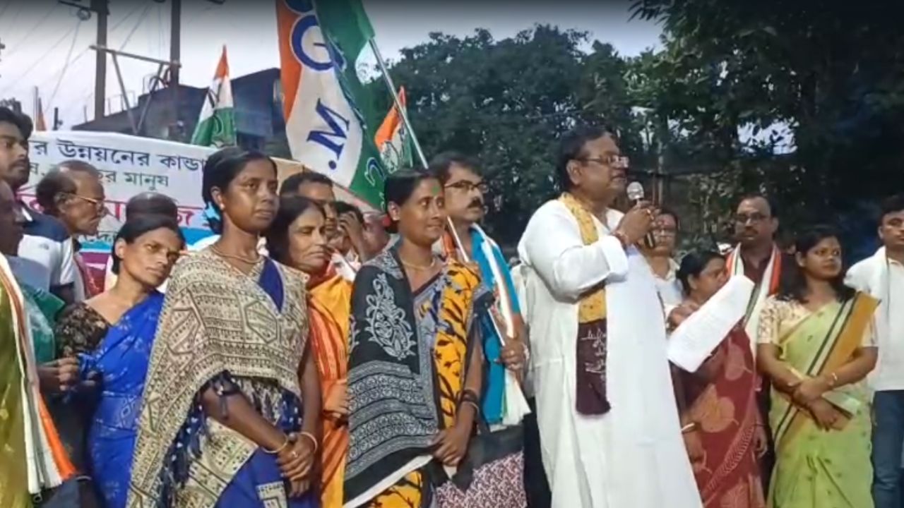 TMC: একে একে হাতে তুলল ঘাসফুল, বাম-বিজেপির অন্দরে 'রক্তক্ষরণ', রাতারাতি দলছাড়া সহস্র TMC: একে একে হাতে তুলল ঘাসফুল, বাম-বিজেপির অন্দরে 'রক্তক্ষরণ', রাতারাতি দলছাড়া সহস্র