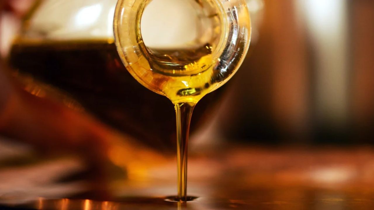 সরষের তেলে এটা ফেলে মাখলেই ম্য়াজিক, টাক মাথায় সহজে গজাবে চুল সরষের তেলে এটা ফেলে মাখলেই ম্য়াজিক, টাক মাথায় সহজে গজাবে চুল