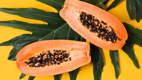 পেঁপে খেয়ে বীজ ফেলে দেন? এই উপায়ে ব্যবহার করুন, আর বাঁচান টাকা